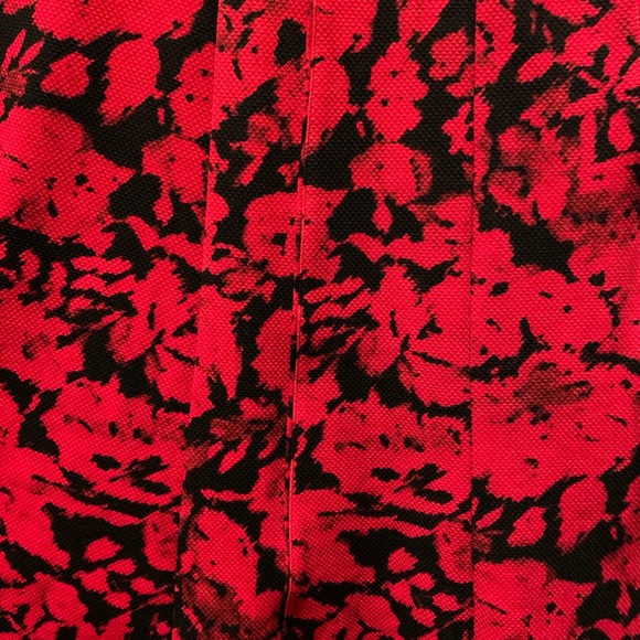 Simply Emma Gorgeous Red & Black Slimming Vneck Dress - Picture 5 of 10